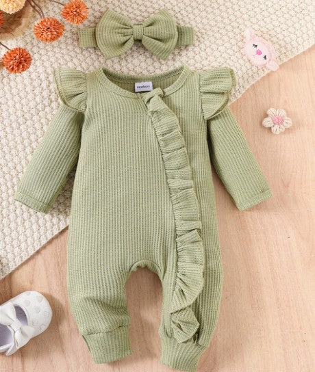 Gerippter Baby-Strampler mit Rüschen, Reißverschluss vorne und passendem Haarband in Hellgrün
