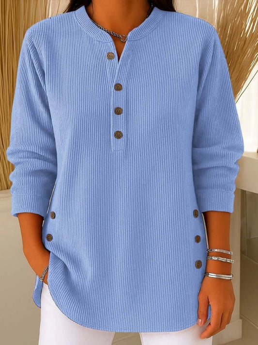 Gerippter Damen-Strickpullover mit Knopfleiste am Ausschnitt und Zierknöpfen an den Seiten in Blau