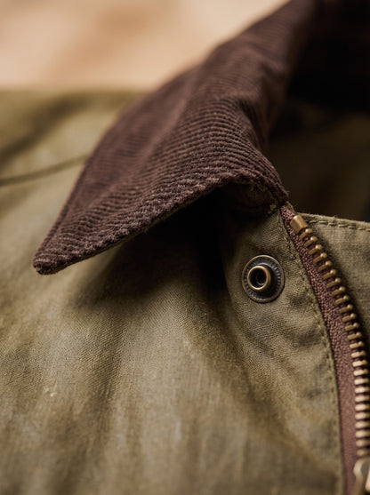 Gewachste Herren-Feldjacke in Oliv, Detailansicht