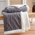 Gewichtsdecke aus Sherpa-Fleece mit Glasperlenfüllung und Zopfmuster für Sofa und Bett