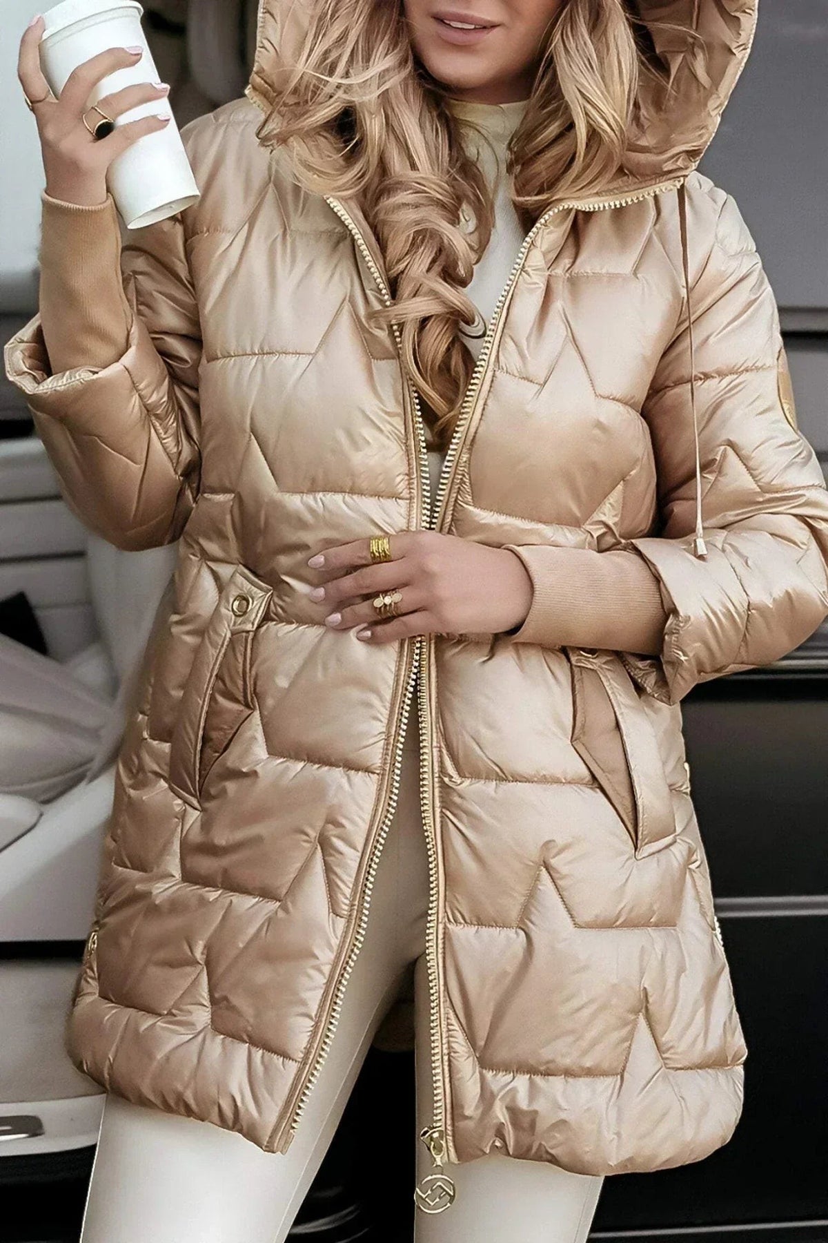 Glänzende Damen-Steppjacke mit Kapuze und verlängertem Schnitt für Herbst und Winter, Ansicht 6