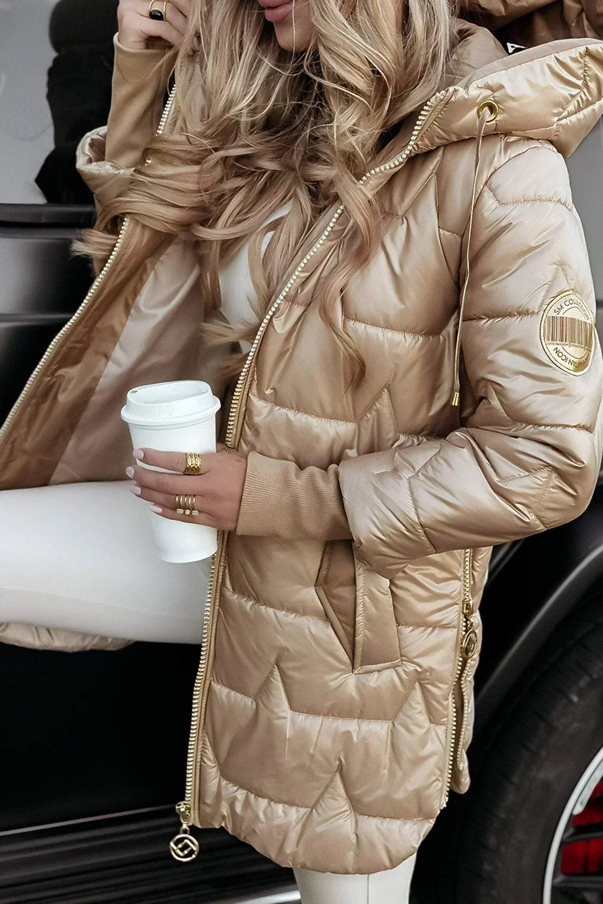Glänzende Damen-Steppjacke mit Kapuze und verlängertem Schnitt für Herbst und Winter, Ansicht 7