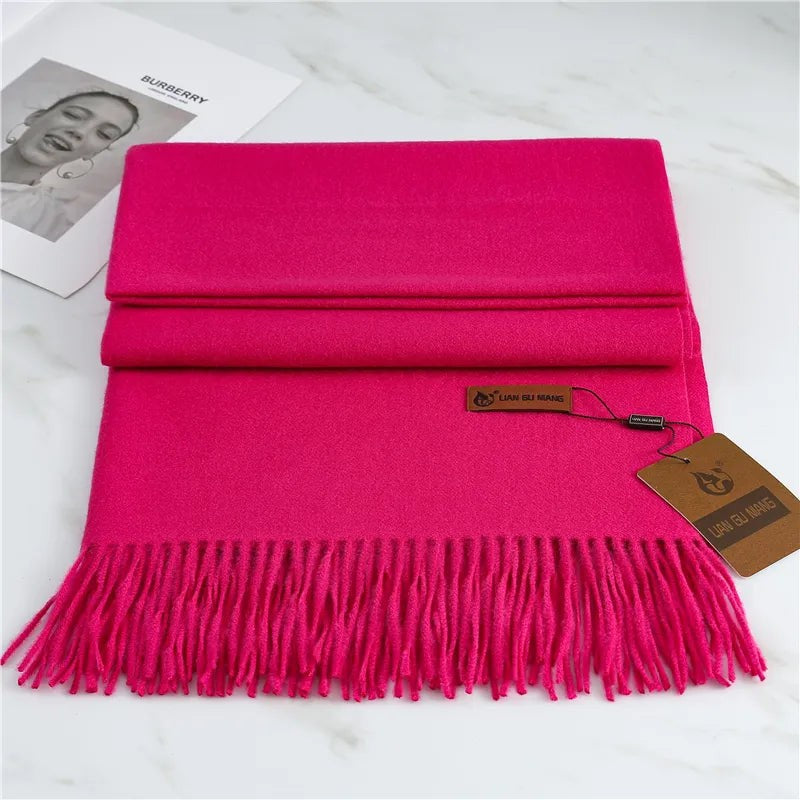Großer weicher Damen-Schal mit Fransen für Herbst und Winter in Knallpink