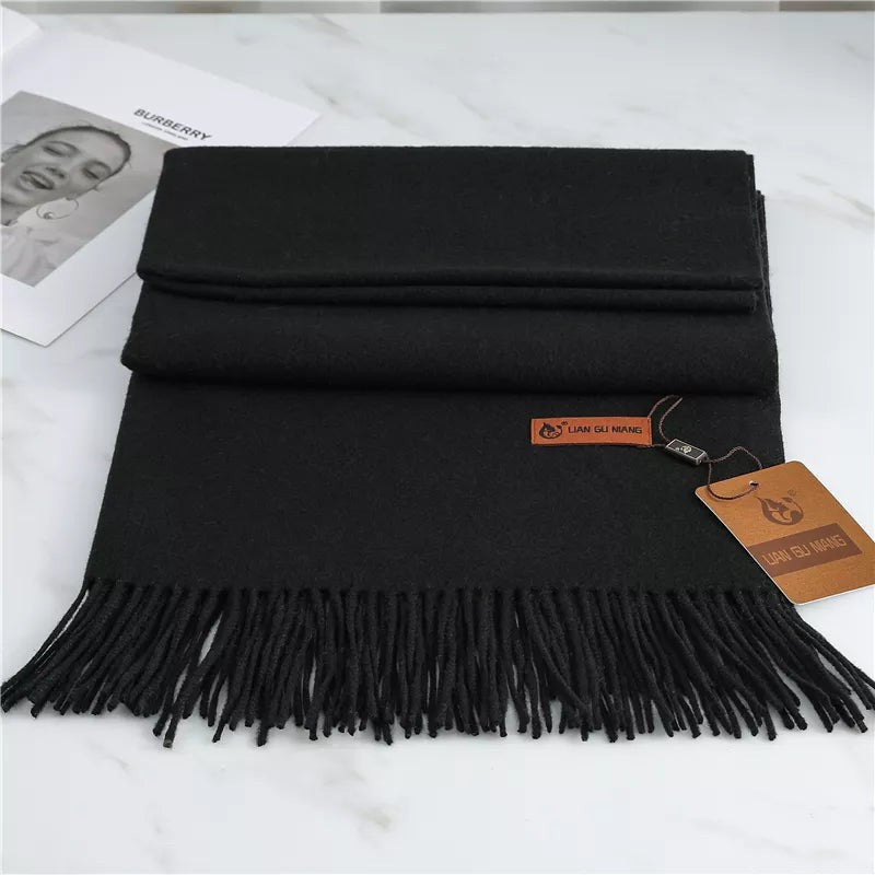 Großer weicher Damen-Schal mit Fransen für Herbst und Winter in Schwarz