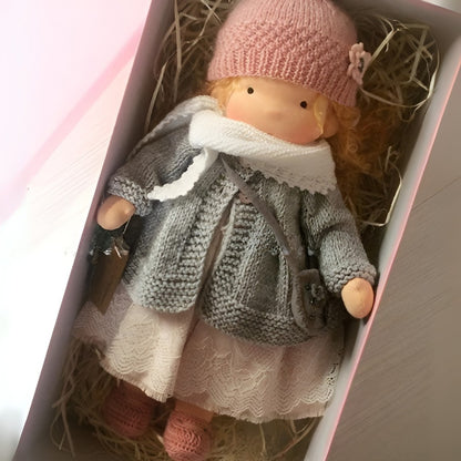 Handgemachte Stoffpuppe im Waldorf-Stil aus Baumwolle mit Wollfüllung, Ansicht 31