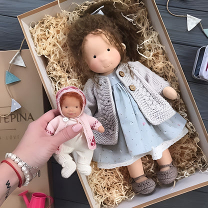 Handgemachte Stoffpuppe im Waldorf-Stil aus Baumwolle mit Wollfüllung, Ansicht 29