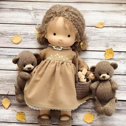 Handgemachte Stoffpuppe im Waldorf-Stil aus Baumwolle mit Wollfüllung, Ansicht 26