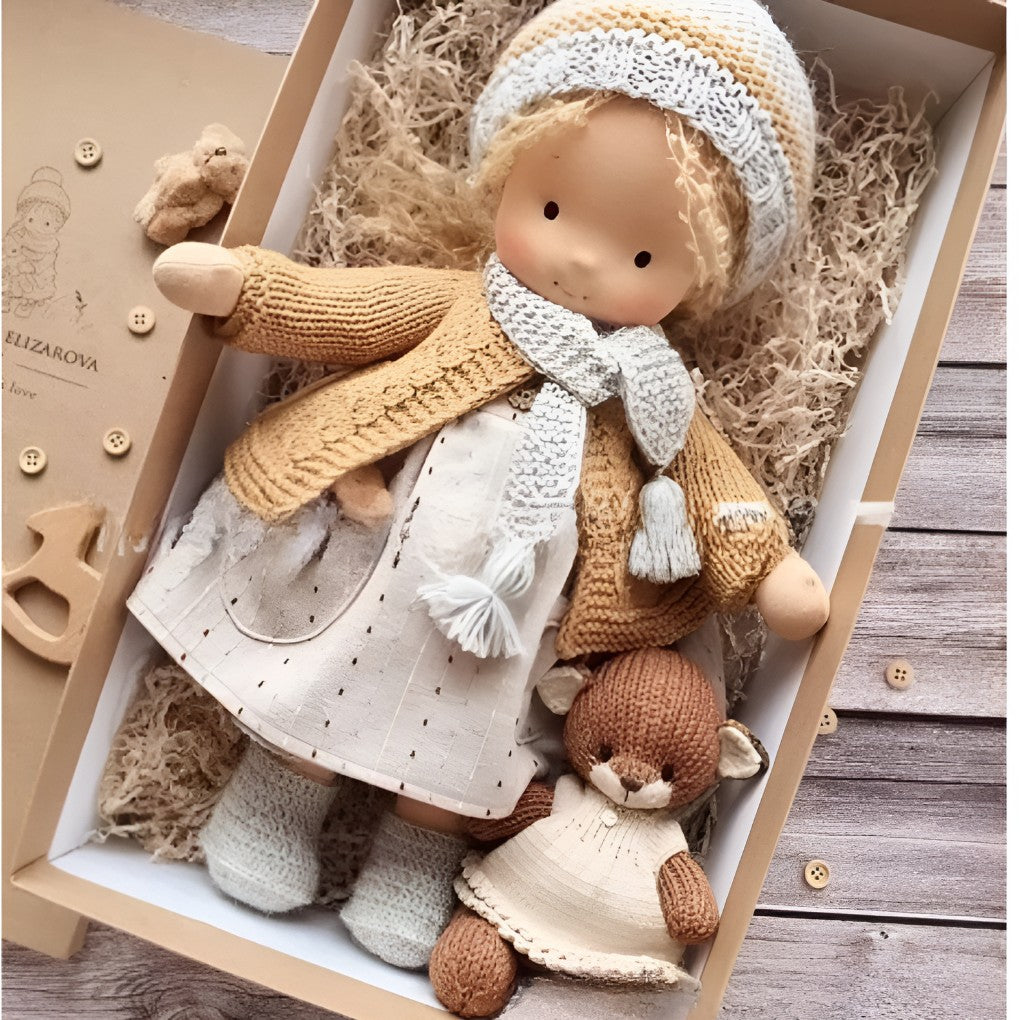 Handgemachte Stoffpuppe im Waldorf-Stil aus Baumwolle mit Wollfüllung, Ansicht 23