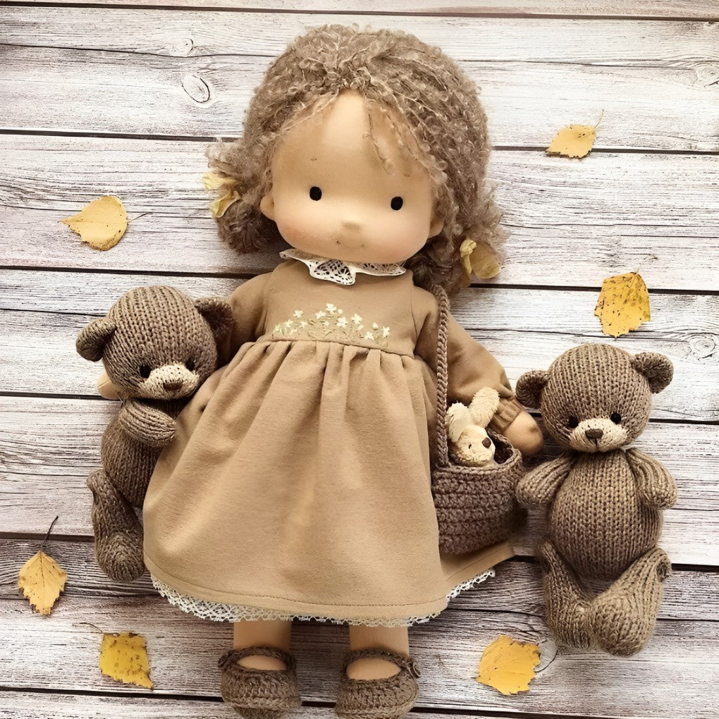 Handgemachte Stoffpuppe im Waldorf-Stil aus Baumwolle mit Wollfüllung, Ansicht 20