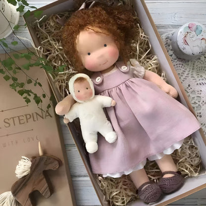 Handgemachte Stoffpuppe im Waldorf-Stil aus Baumwolle mit Wollfüllung, Ansicht 17