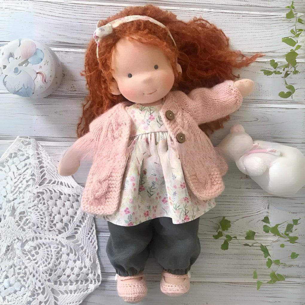Handgemachte Stoffpuppe im Waldorf-Stil aus Baumwolle mit Wollfüllung, Ansicht 14