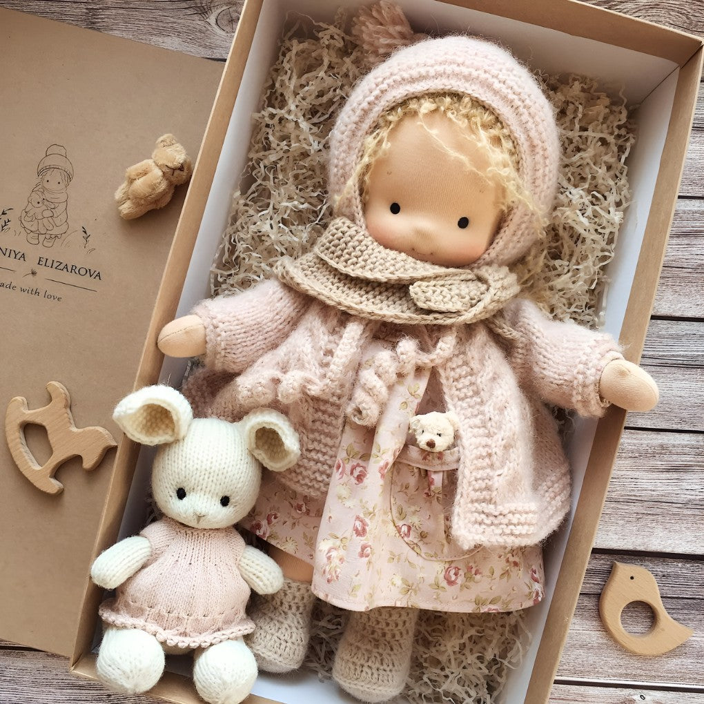 Handgemachte Stoffpuppe im Waldorf-Stil aus Baumwolle mit Wollfüllung, Ansicht 39