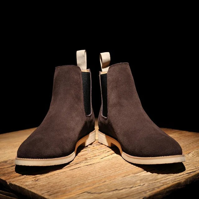 Herren-Chelsea-Boots aus Veloursleder mit elastischen Einsätzen, Anziehlasche und gepolsterter Innensohle in Dunkelbraun