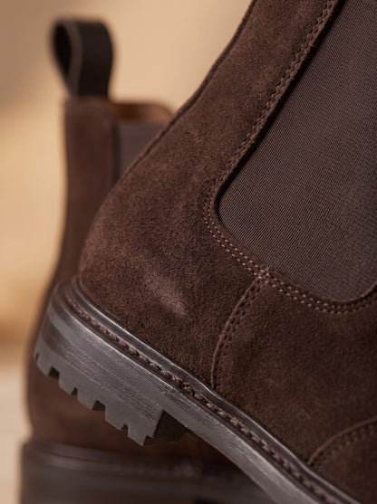 Herren-Chelsea-Boots aus Veloursleder in Dunkelbraun, Detailansicht