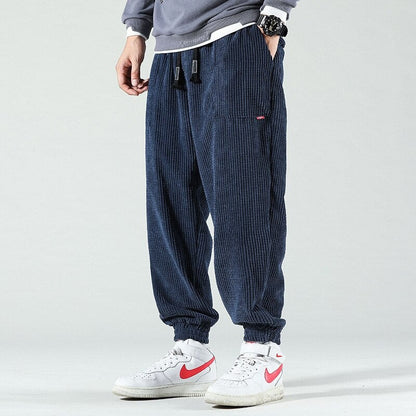 Herren-Cordhose im Jogger-Schnitt mit elastischem Bund und Beinbündchen in Blau