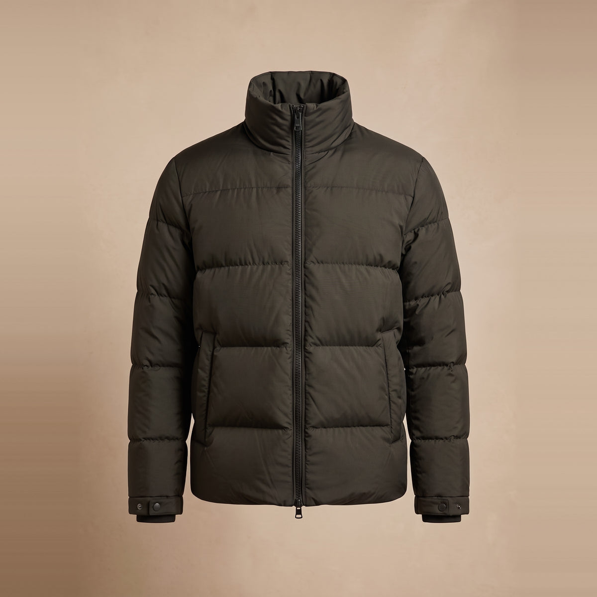 Herren-Daunenjacke mit Stehkragen in Oliv, Vorderansicht