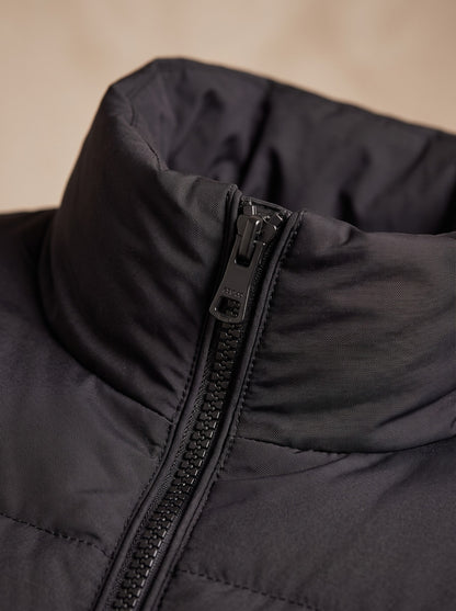 Herren-Daunenjacke mit Stehkragen in Schwarz, Detailansicht