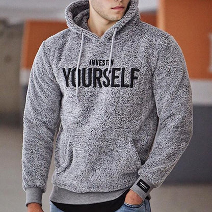 Herren Hoodie aus Teddy-Fleece mit Kängurutasche, Kordelzug und Schriftzug-Print in Grau