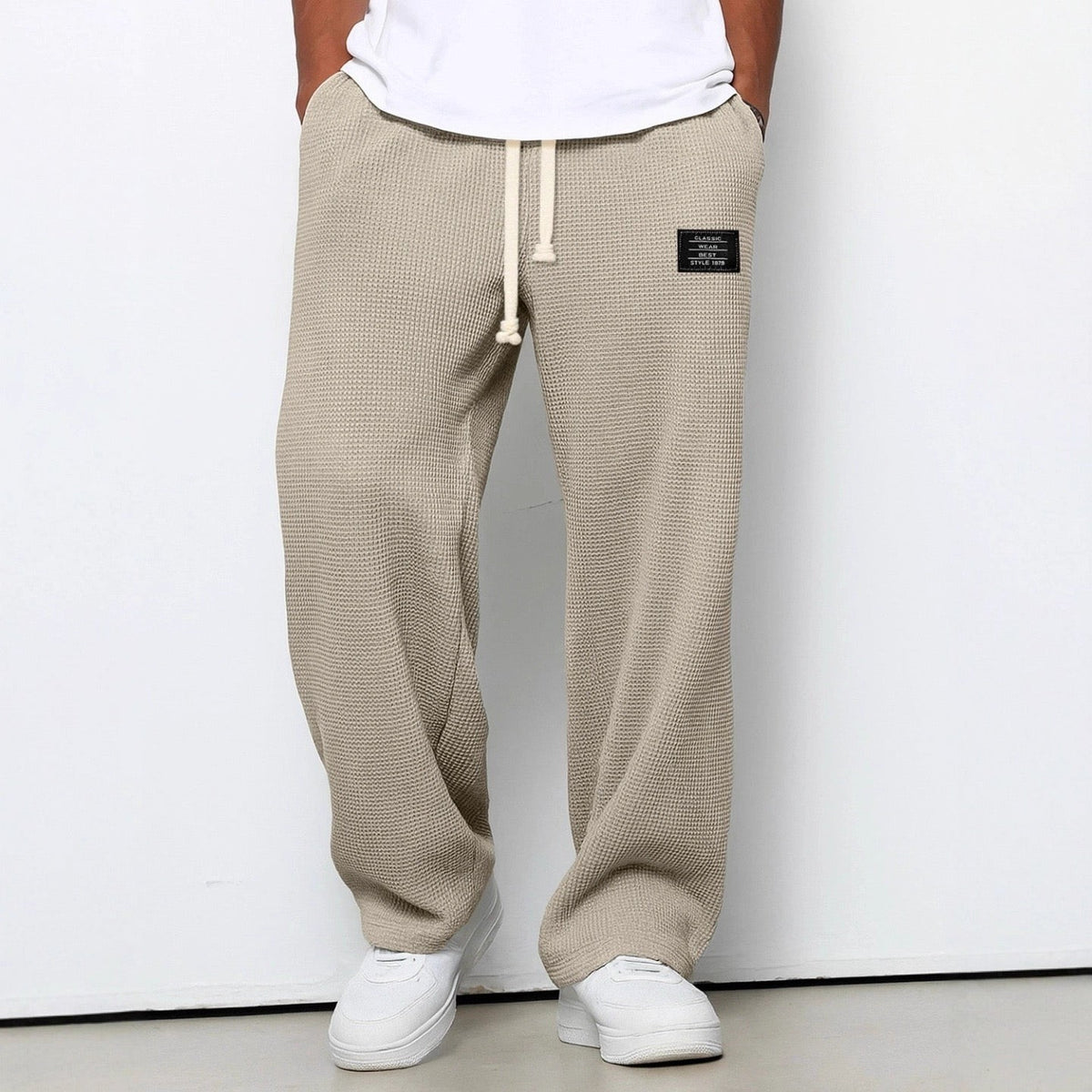 Herren-Hose mit Waffelstruktur, Kordelzug und geradem weitem Bein für Freizeit und Alltag in Khaki
