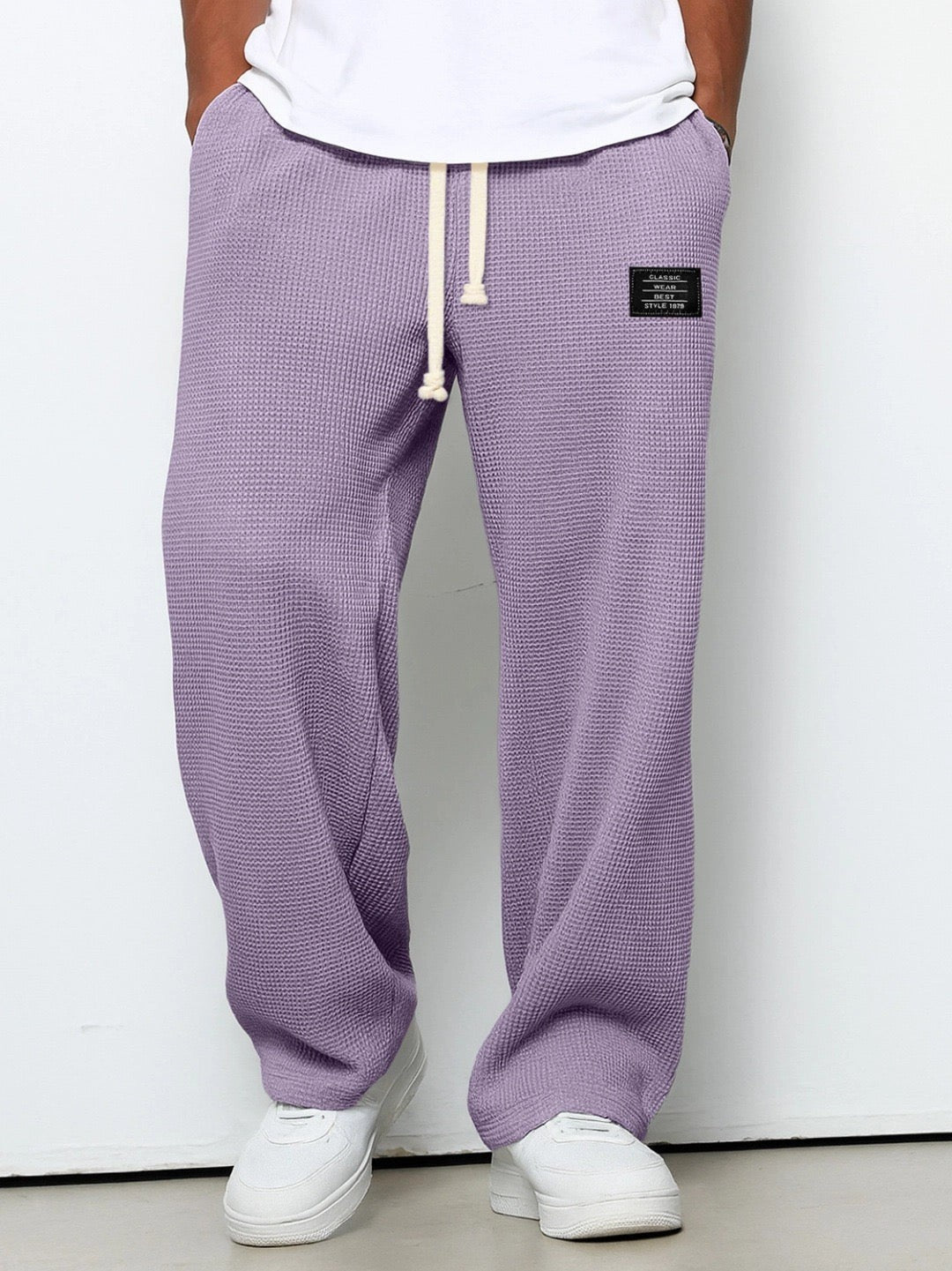 Herren-Hose mit Waffelstruktur, Kordelzug und geradem weitem Bein für Freizeit und Alltag in Lila