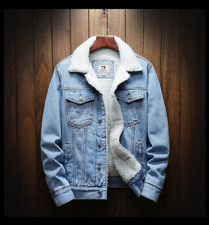 Herren-Jeansjacke mit Teddyfutter, Teddykragen und Brusttaschen im Trucker-Stil in Hellblau
