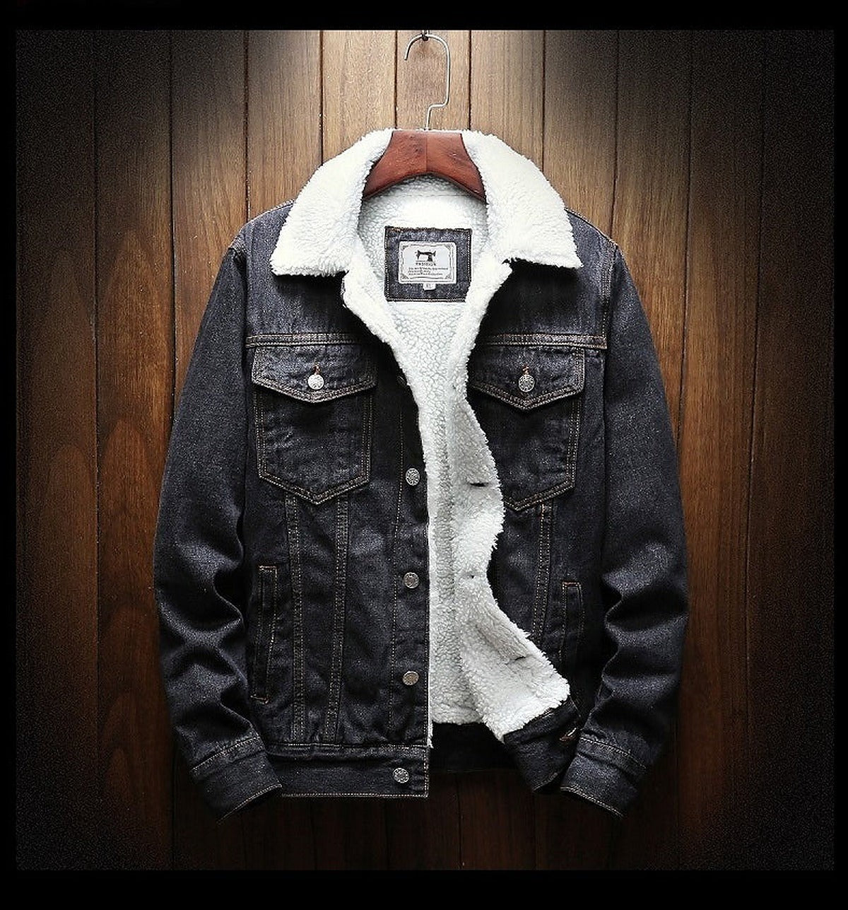 Herren-Jeansjacke mit Teddyfutter, Teddykragen und Brusttaschen im Trucker-Stil in Schwarz
