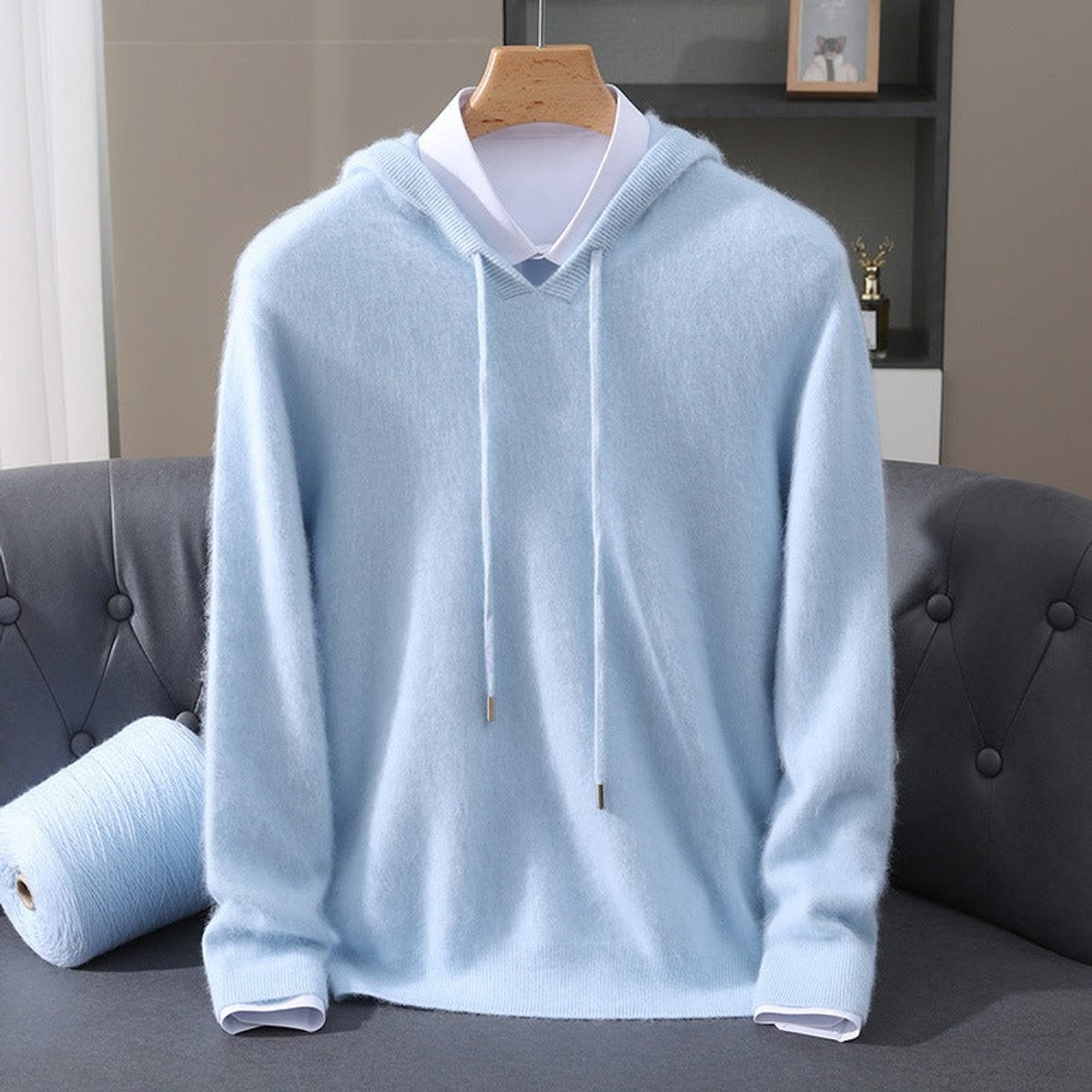 Herren-Kaschmirpullover mit Kapuze, Kordelzug und V-Ausschnitt in Blau
