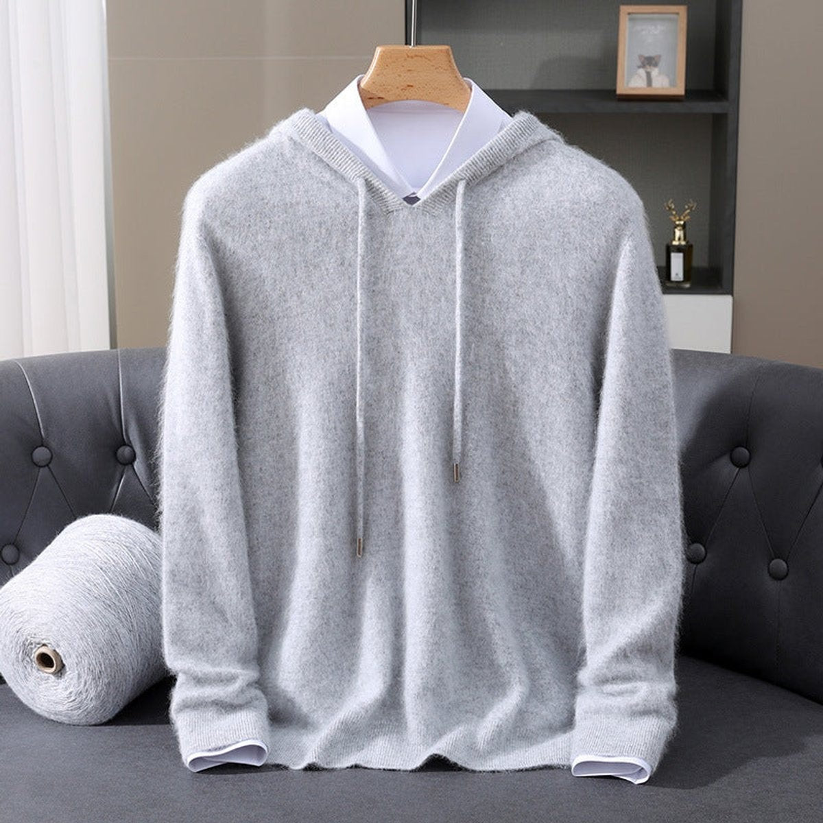 Herren-Kaschmirpullover mit Kapuze, Kordelzug und V-Ausschnitt in Grau