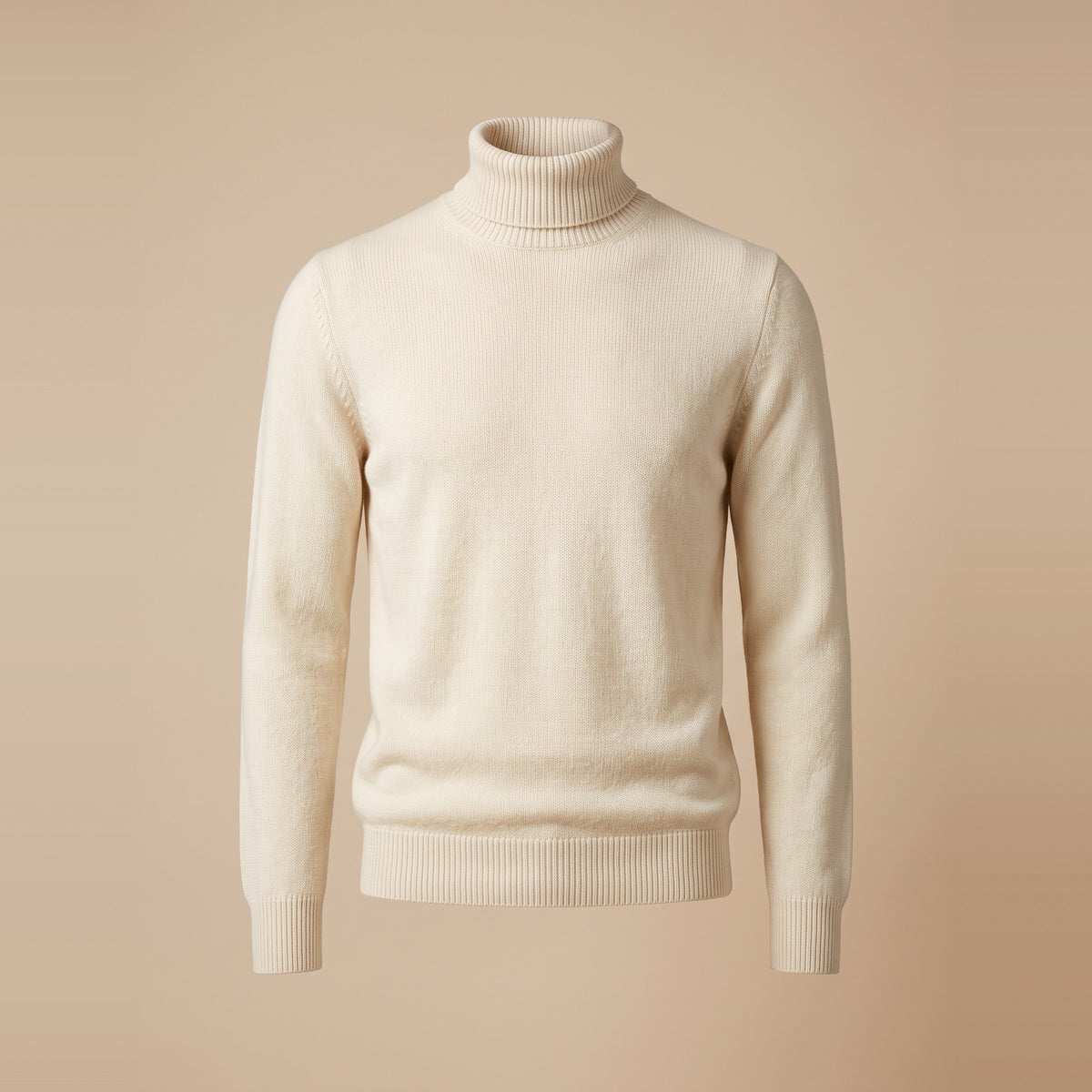 Herren-Rollkragenpullover aus Merinowolle in Creme, Vorderansicht