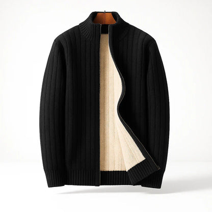 Herren-Strickjacke aus Rippstrick mit Fleecefutter, Stehkragen und Reißverschluss in Schwarz