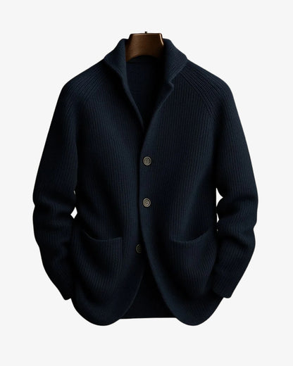 Herren-Strickjacke in Rippstrick mit Reverskragen, Knopfleiste und aufgesetzten Taschen in Marineblau