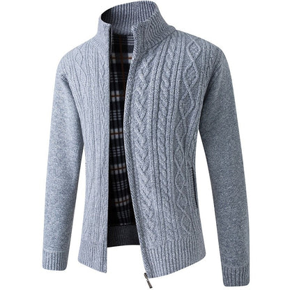 Herren-Strickjacke mit Stehkragen, durchgehendem Reißverschluss und kariertem Futter in Muster Hellgrau