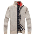 Herren-Strickjacke mit Stehkragen, durchgehendem Reißverschluss und kariertem Futter