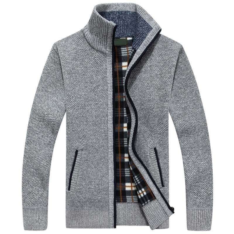 Herren-Strickjacke mit Stehkragen, durchgehendem Reißverschluss und kariertem Futter in Hellgrau