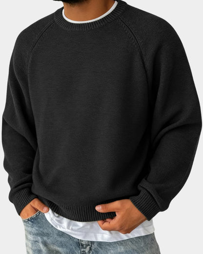 Herren-Strickpullover mit Rundhals, Raglanärmeln und Rippbündchen in Schwarz