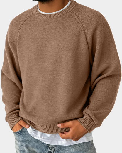 Herren-Strickpullover mit Rundhals, Raglanärmeln und Rippbündchen in Braun
