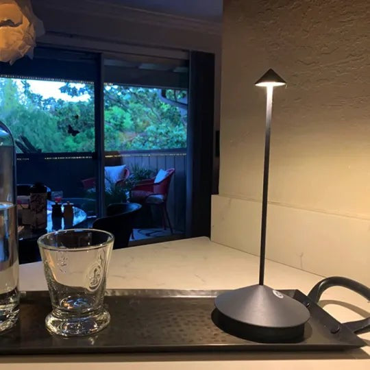 Kabellose LED-Tischlampe aus Aluminium, dimmbar und wiederaufladbar per USB für drinnen und draußen, Ansicht 9
