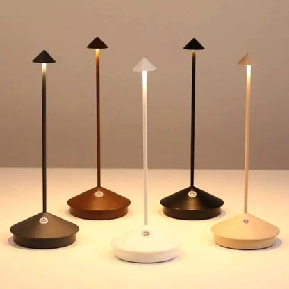 Kabellose LED-Tischlampe aus Aluminium, dimmbar und wiederaufladbar per USB für drinnen und draußen in Weiß