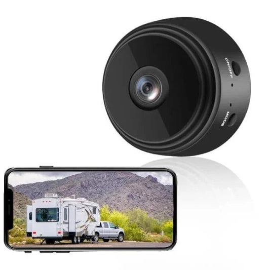 Schwarze Mini-Kamera mit Smartphone-Ansicht eines Wohnmobils