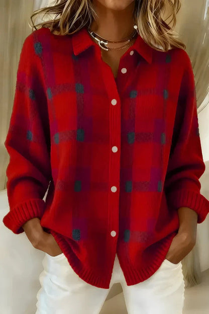 Karierte Damen-Strickjacke mit Hemdkragen, Knopfleiste und Rippbündchen für den Herbst in Rot