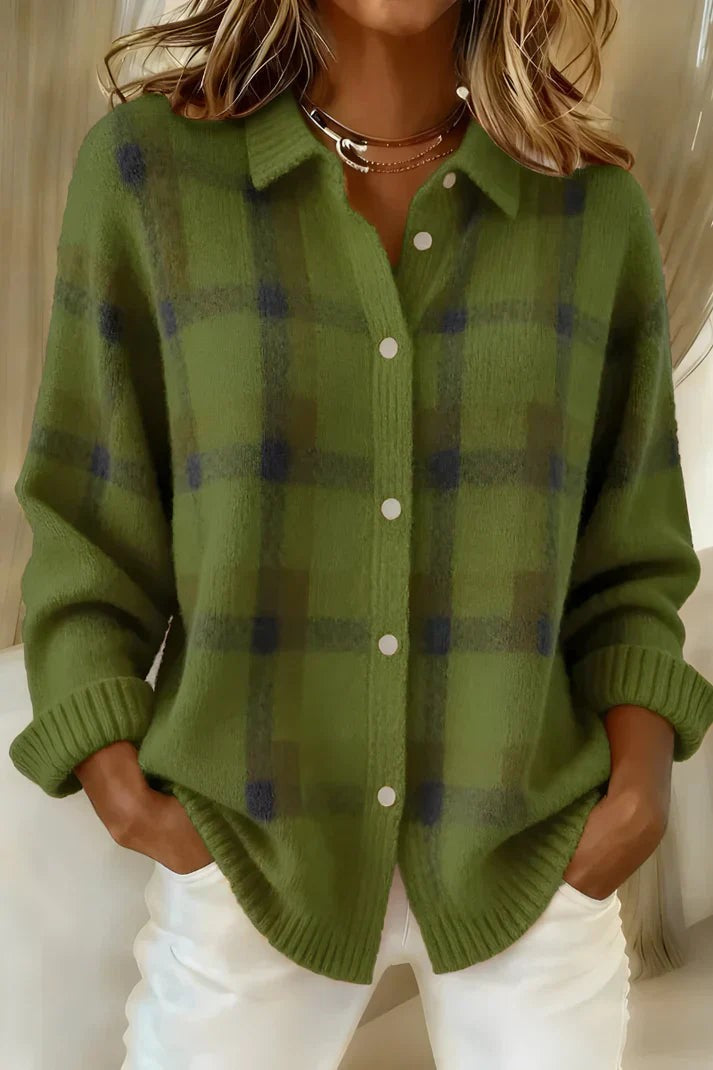 Karierte Damen-Strickjacke mit Hemdkragen, Knopfleiste und Rippbündchen für den Herbst in Grün