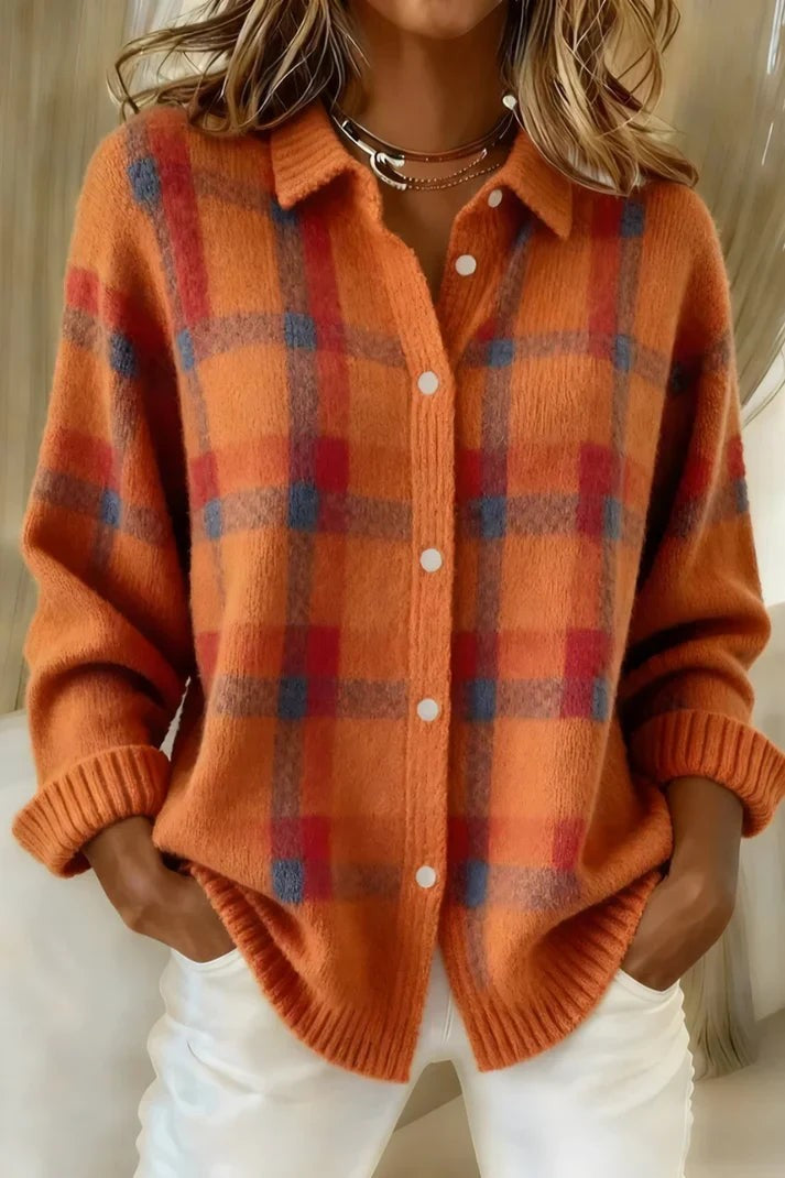 Karierte Damen-Strickjacke mit Hemdkragen, Knopfleiste und Rippbündchen für den Herbst in Orange