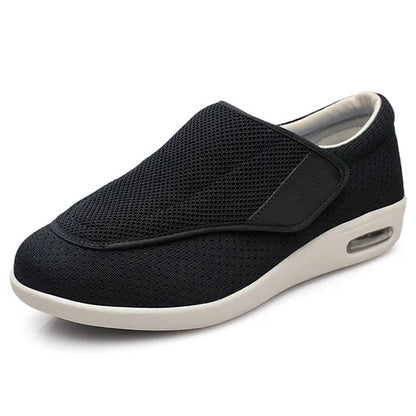 Extra weiter Klettschuh in Schwarz