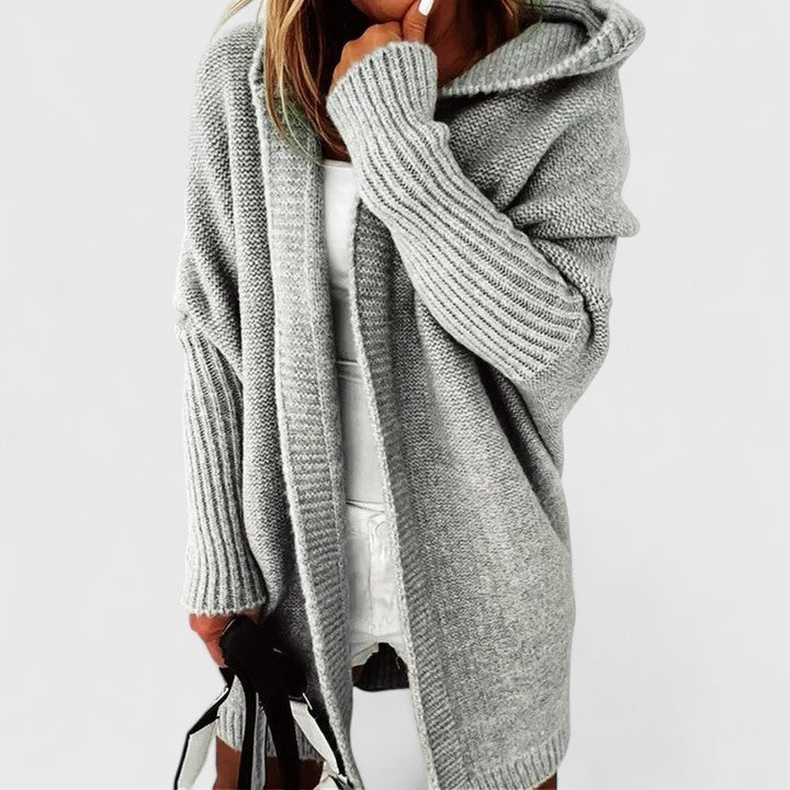 Knielange Oversized Damen-Strickjacke mit großer Kapuze und offener Front in Grau