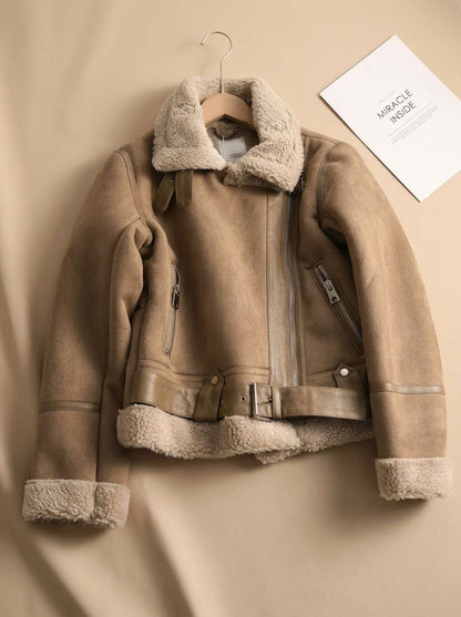 Kurze Damen-Bikerjacke in Wildleder-Optik mit Teddyfutter und abnehmbarem Gürtel, Ansicht 4