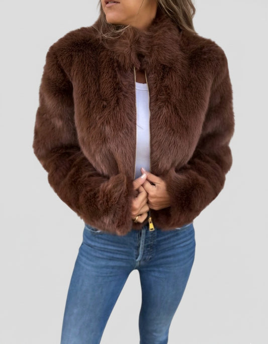Kurze Damen-Jacke aus Kunstfell mit Stehkragen, leichtem Futter und Reißverschluss in Braun