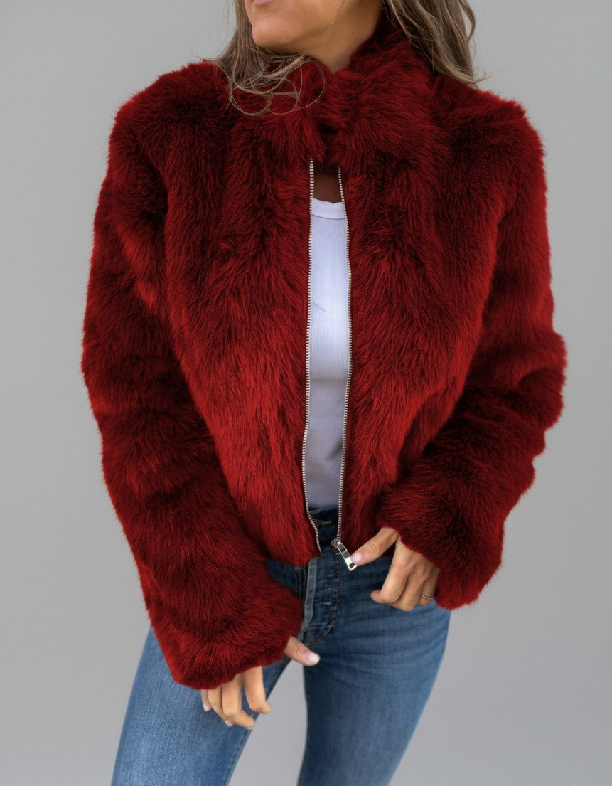 Kurze Damen-Jacke aus Kunstfell mit Stehkragen, leichtem Futter und Reißverschluss in Rot