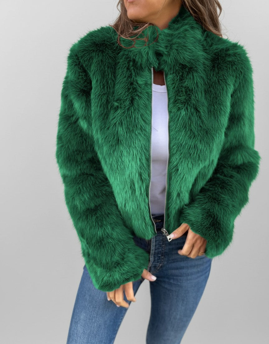 Kurze Damen-Jacke aus Kunstfell mit Stehkragen, leichtem Futter und Reißverschluss in Grün