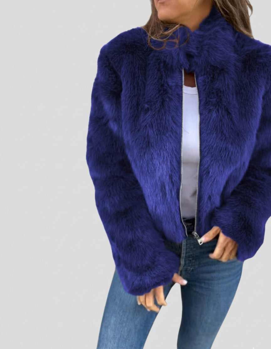 Kurze Damen-Jacke aus Kunstfell mit Stehkragen, leichtem Futter und Reißverschluss in Blau