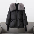 Kurze Damen-Steppjacke mit flauschigem Umlegekragen und Pattentaschen für den Winter
